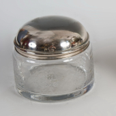 Ezüst tetejű üvegdoboz