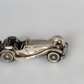 Ezüst miniatűr autó modellek