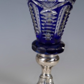 Ezüst talpú kék kristály váza