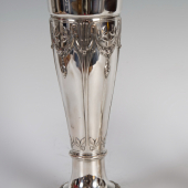 Ezüst nagy méretű váza florális dekorral díszítve