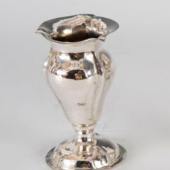 Ezüst miniatűr váza, kézzel kalapált 