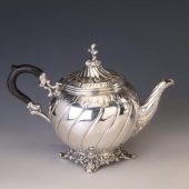 Ezüst barokk stílusú teáskanna